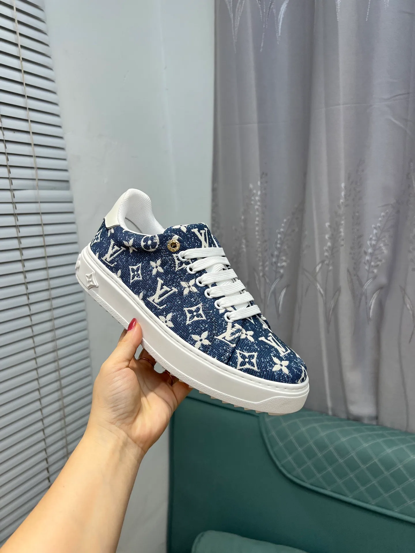 Men's shoes 💰520 LV Louis Vuitton. The latest fashionable casual shoes are popular in physical stores. The new spring and summer comfortable imported custom patent leather plus cowhide, cowhide mesh, and unique jacquard fabric element design. With sheepskin lining, Lv original base, [sun][sun] high-end packaging and high quality💪Details determine quality, welcome to compare🇮🇹Code number 38-44, 45 can be customized
